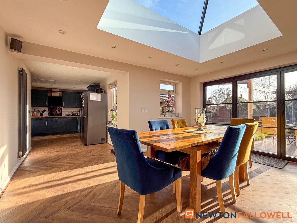 Property photo 2 of 32