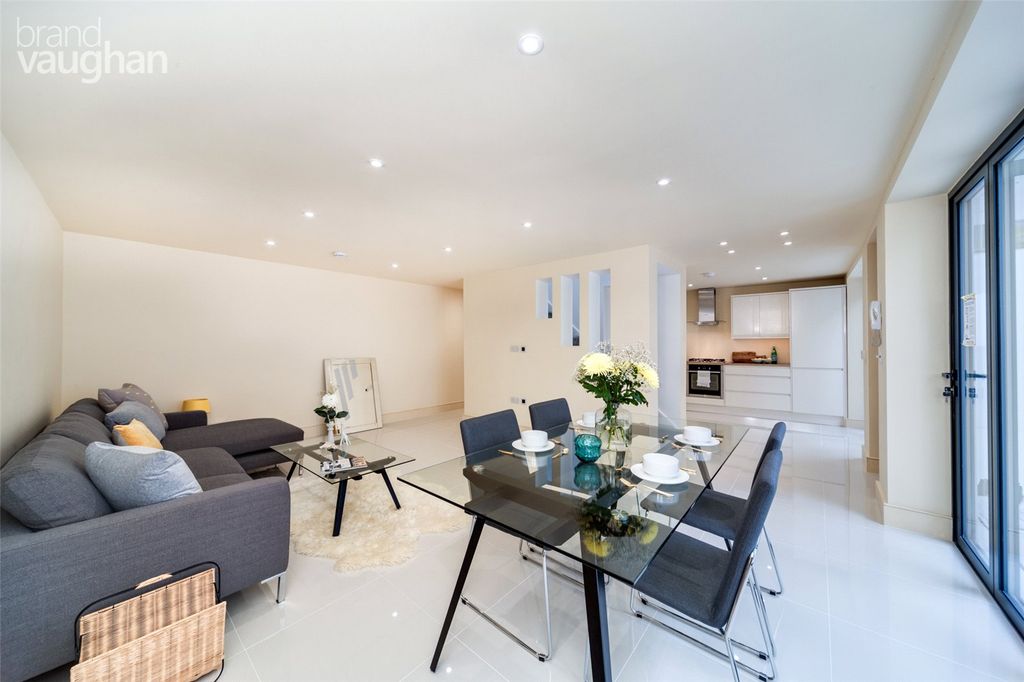 Property photo 3 of 12 Picture No. 32