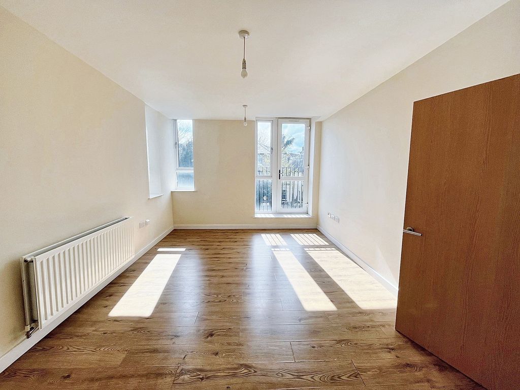 Property photo 2 of 6