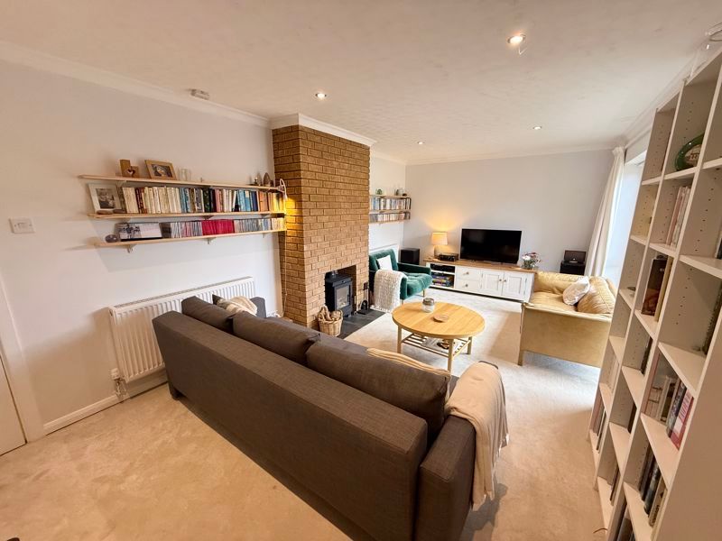 Property photo 1 of 16 Living Room