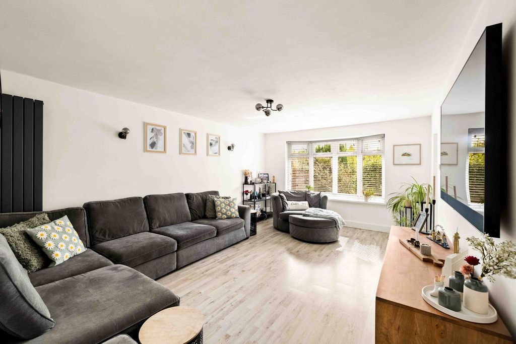 Property photo 2 of 23