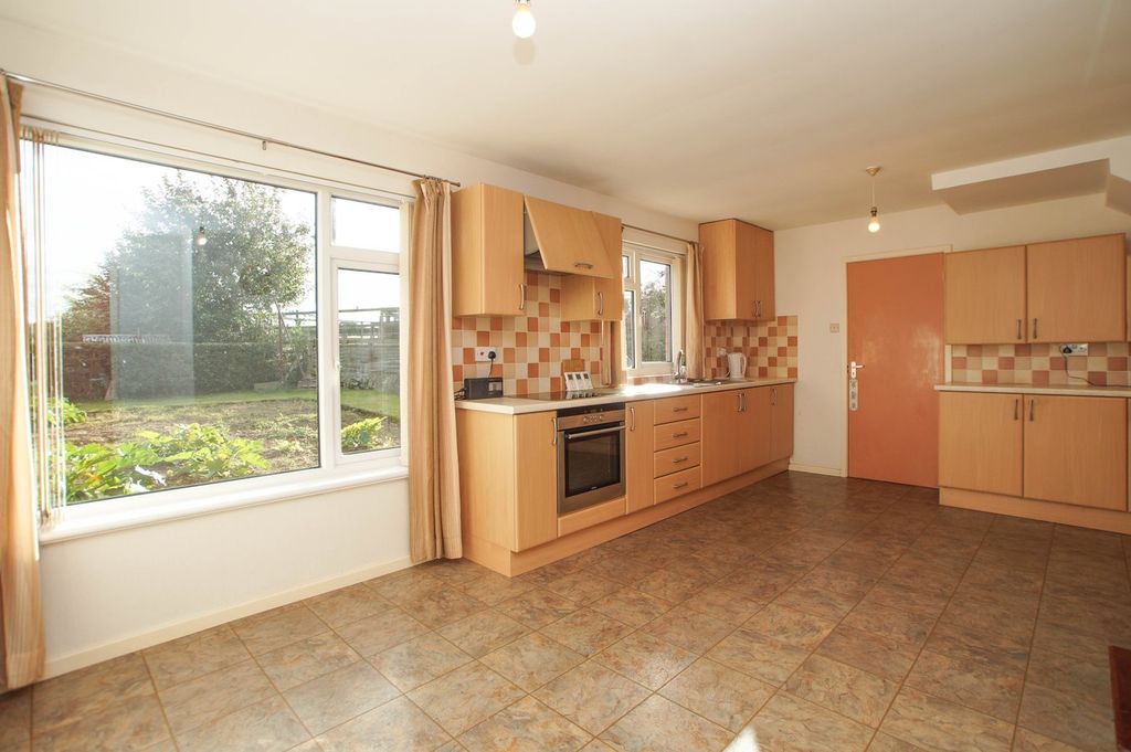 Property photo 2 of 22 Dining Kitchen