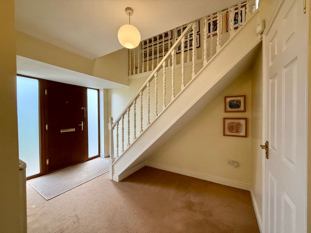 Property photo 2 of 14 Entrance Hall