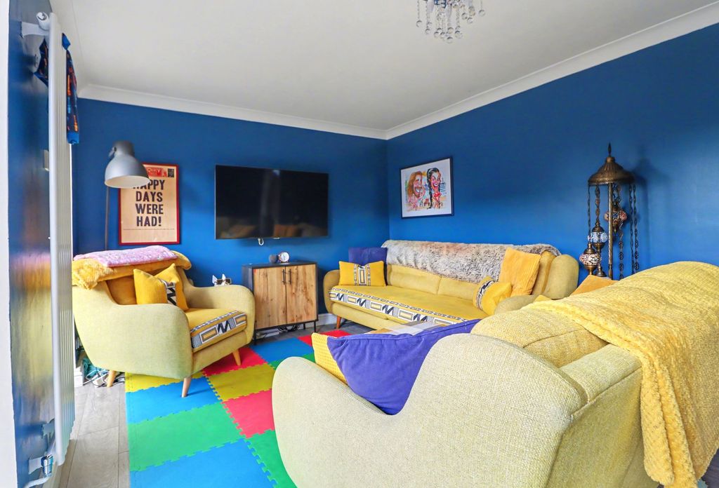 Property photo 2 of 9