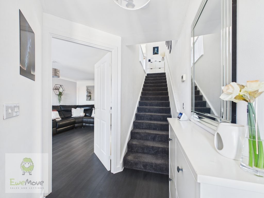 Property photo 3 of 22 Entrance Hall