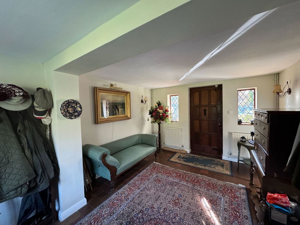 Property photo 2 of 32