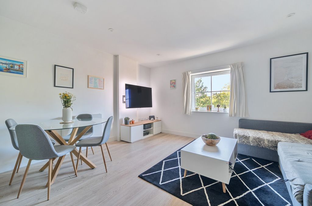 Property photo 3 of 21 1353387-14-68cd86...