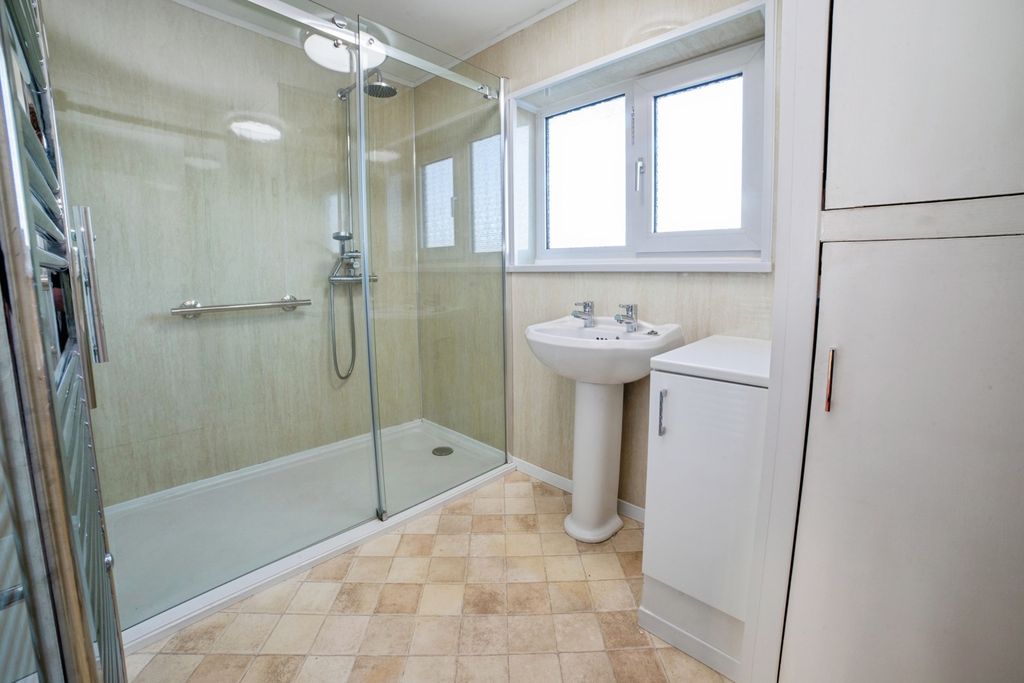 Property photo 3 of 26 Shower Room