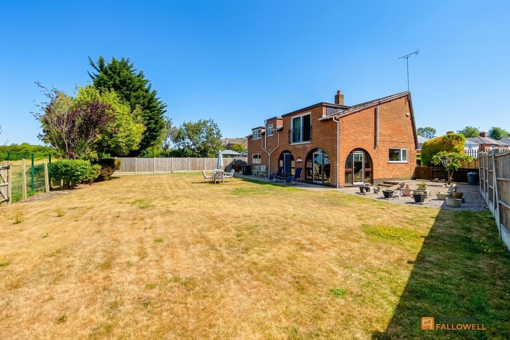 Property photo 2 of 21