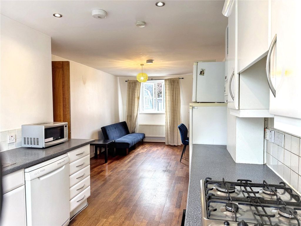 Property photo 2 of 11 Picture No. 19