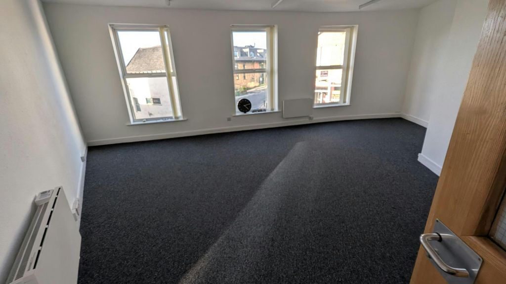 Property photo 3 of 5 Pxl_20251211_125631355.Jpg