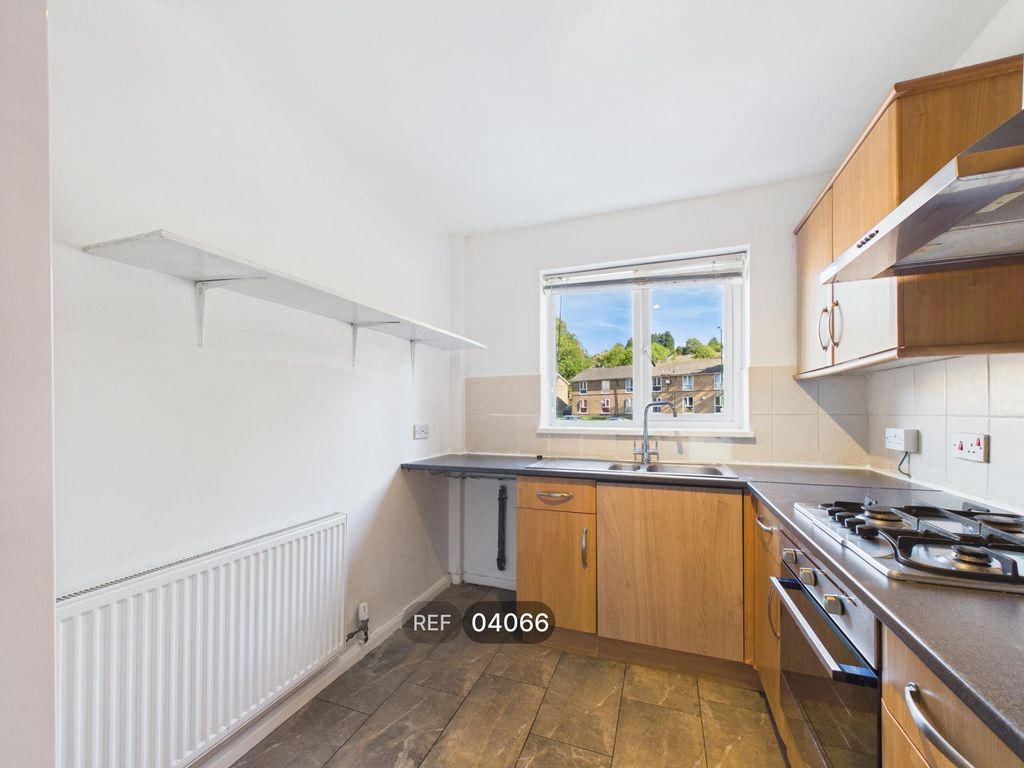 Property photo 3 of 17 Kitchen