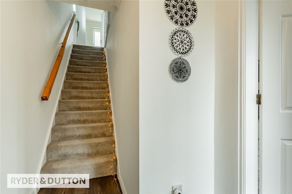 Property photo 3 of 21 Entrance