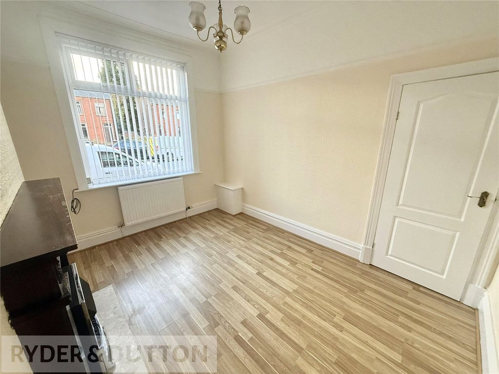 Property photo 3 of 22 Lounge