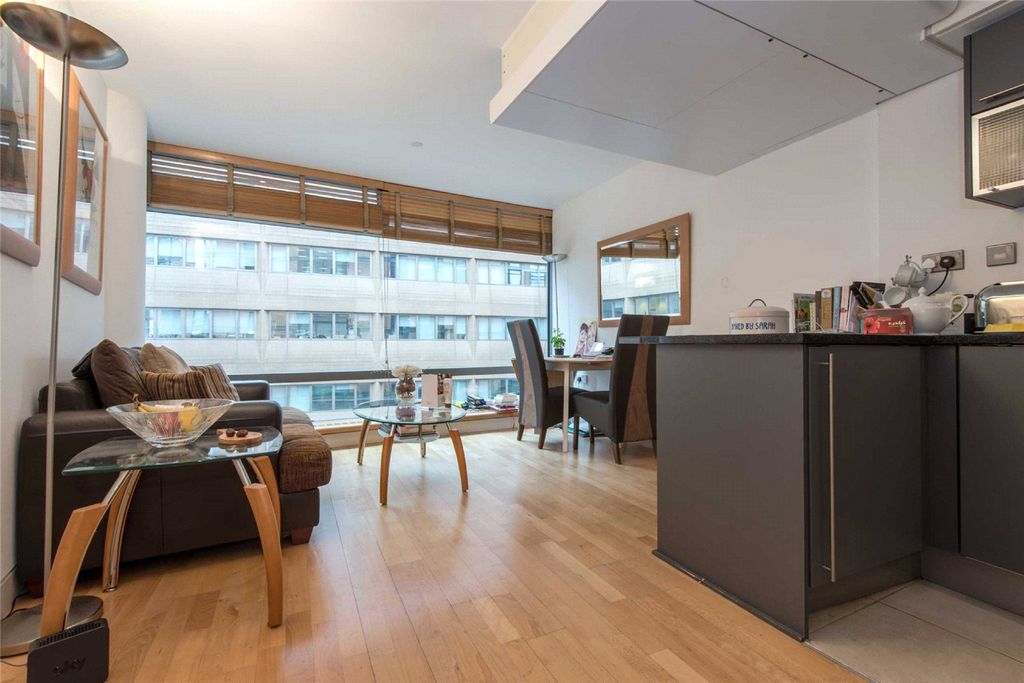 Property photo 1 of 6 Reception/Kitchen