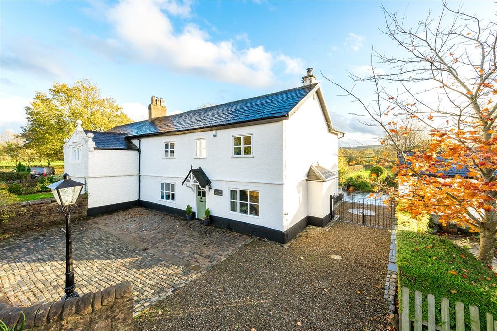 Property photo 1 of 40 External