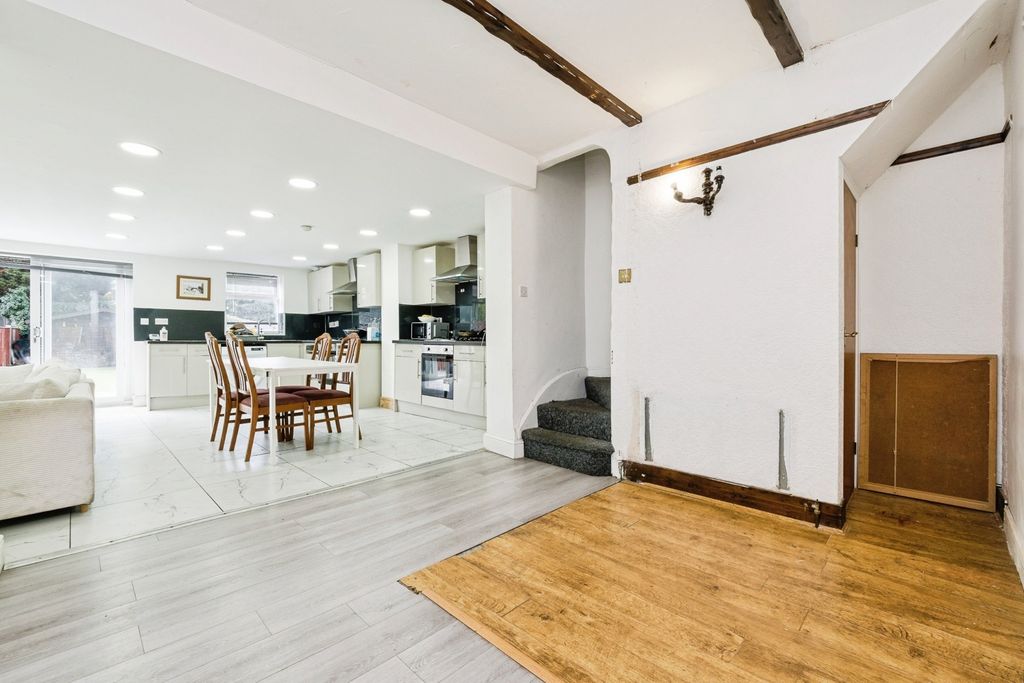 Property photo 3 of 20 Pbox-Img.Jpg