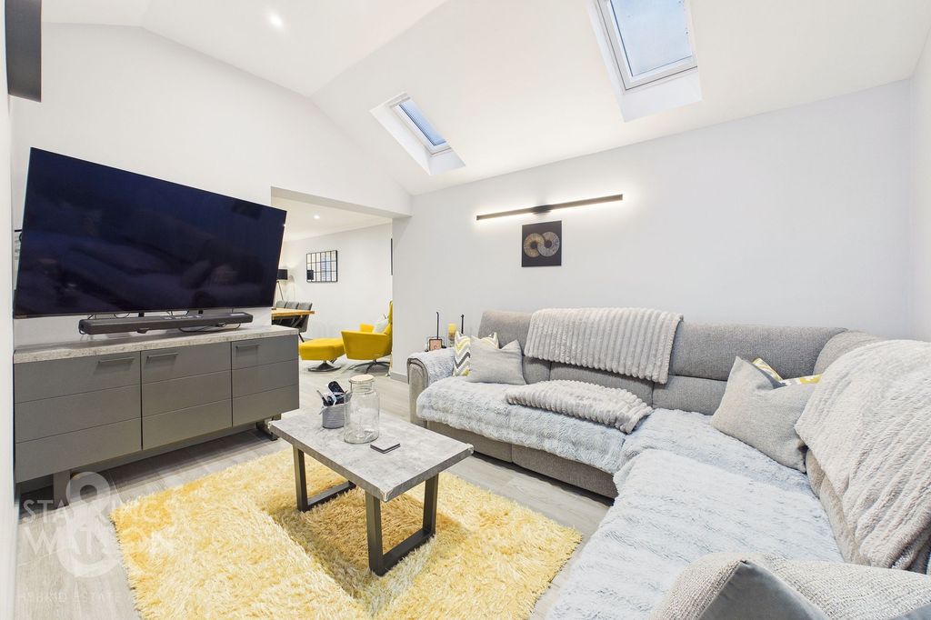 Property photo 3 of 22