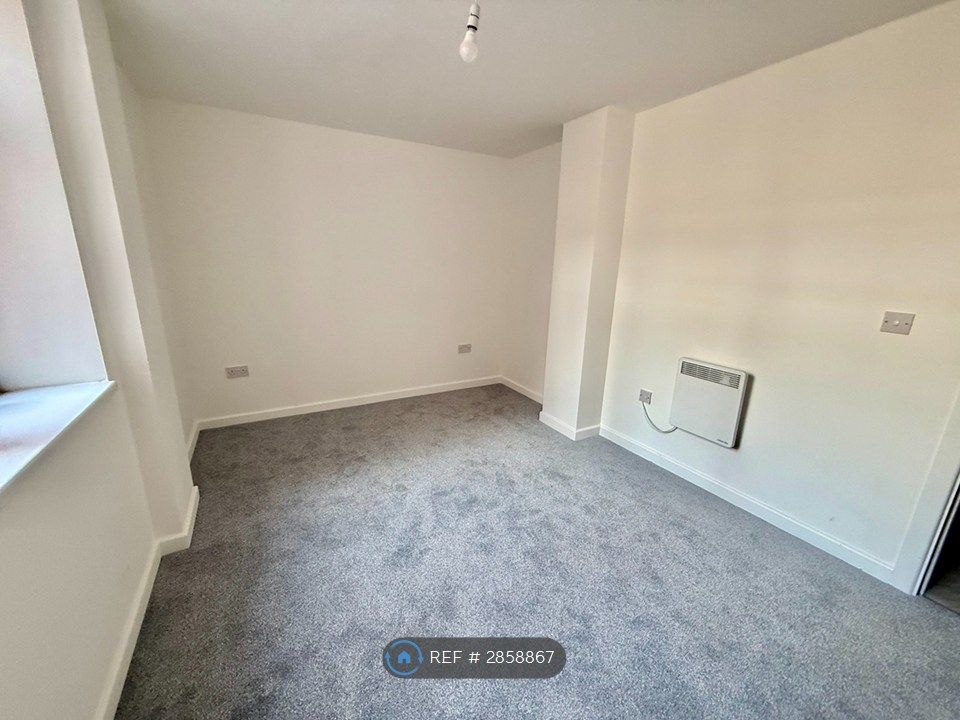 Property photo 3 of 11 Flat 3