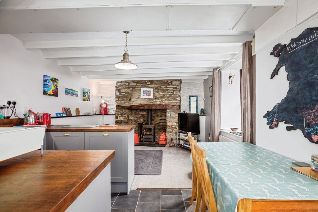 Property photo 3 of 16 Pbox-Img.Jpg