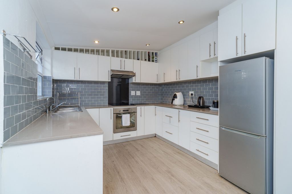Property photo 2 of 31 Kw1705287