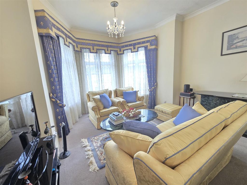 Property photo 3 of 11 1000388926.Jpg