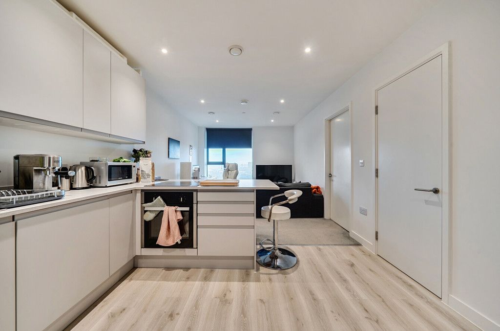 Property photo 2 of 11 1512071-8-6A916B1...