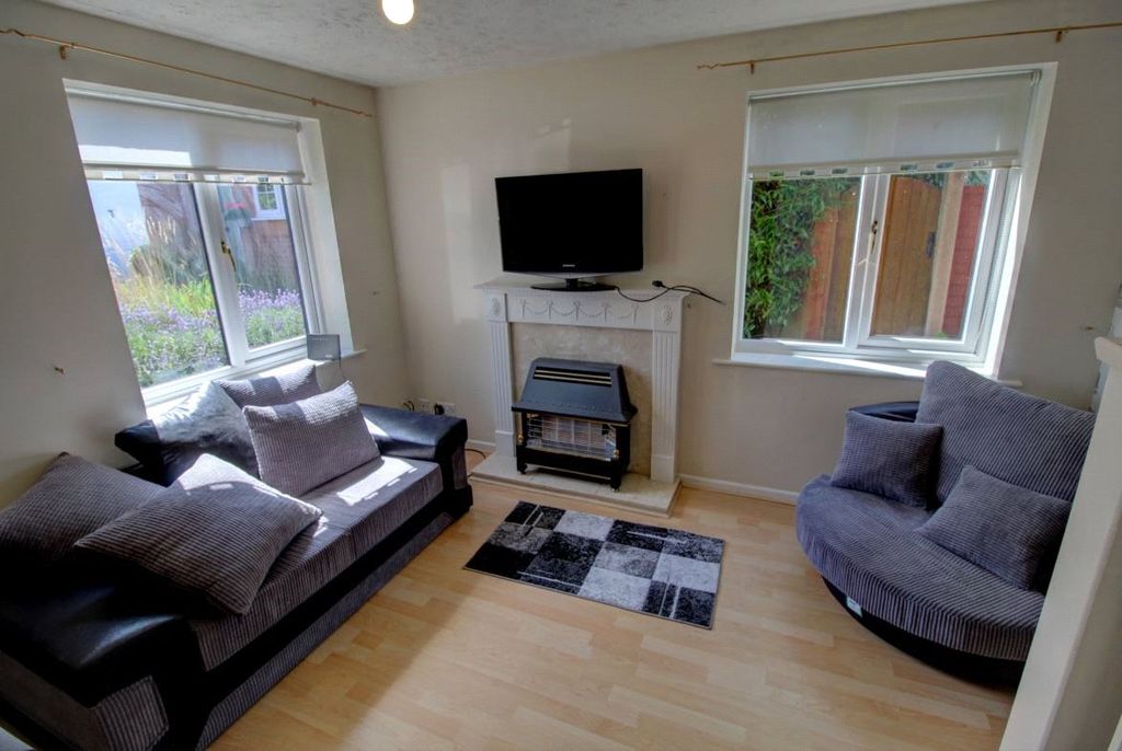 Property photo 3 of 8 Lounge