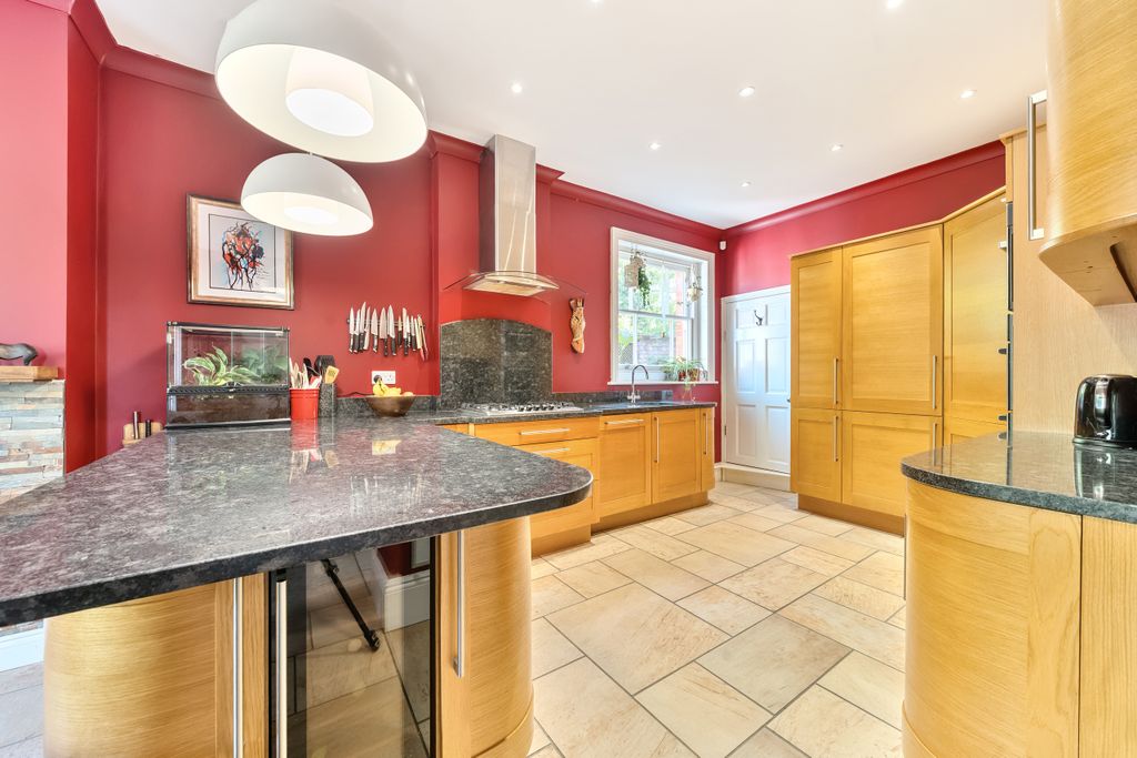 Property photo 3 of 33 Open Plan Kitchen / Breakfast Room