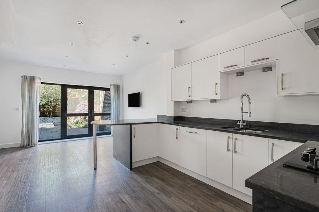 Property photo 2 of 34 880447