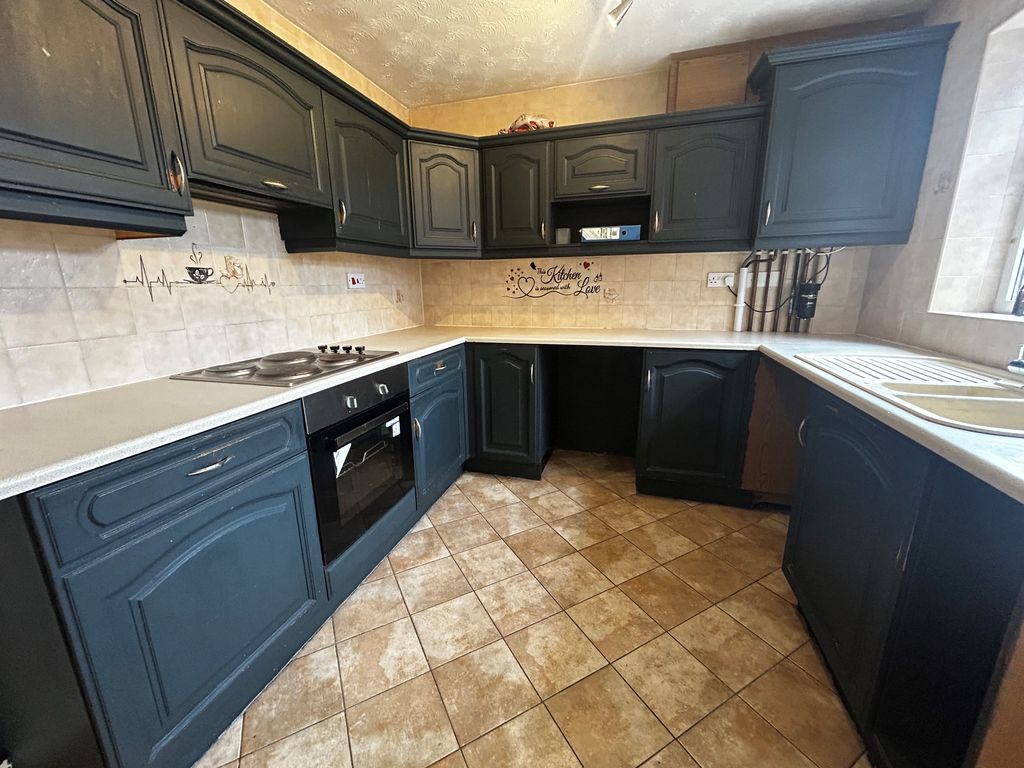 Property photo 2 of 8 Kitchen