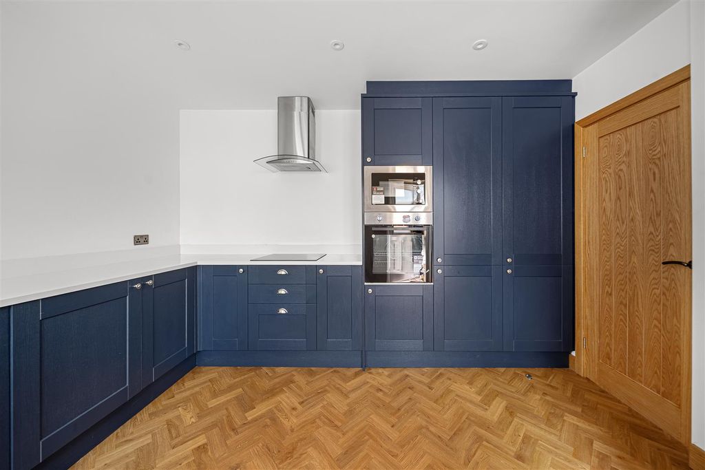 Property photo 1 of 14 Charlton Lane-08.Jpg