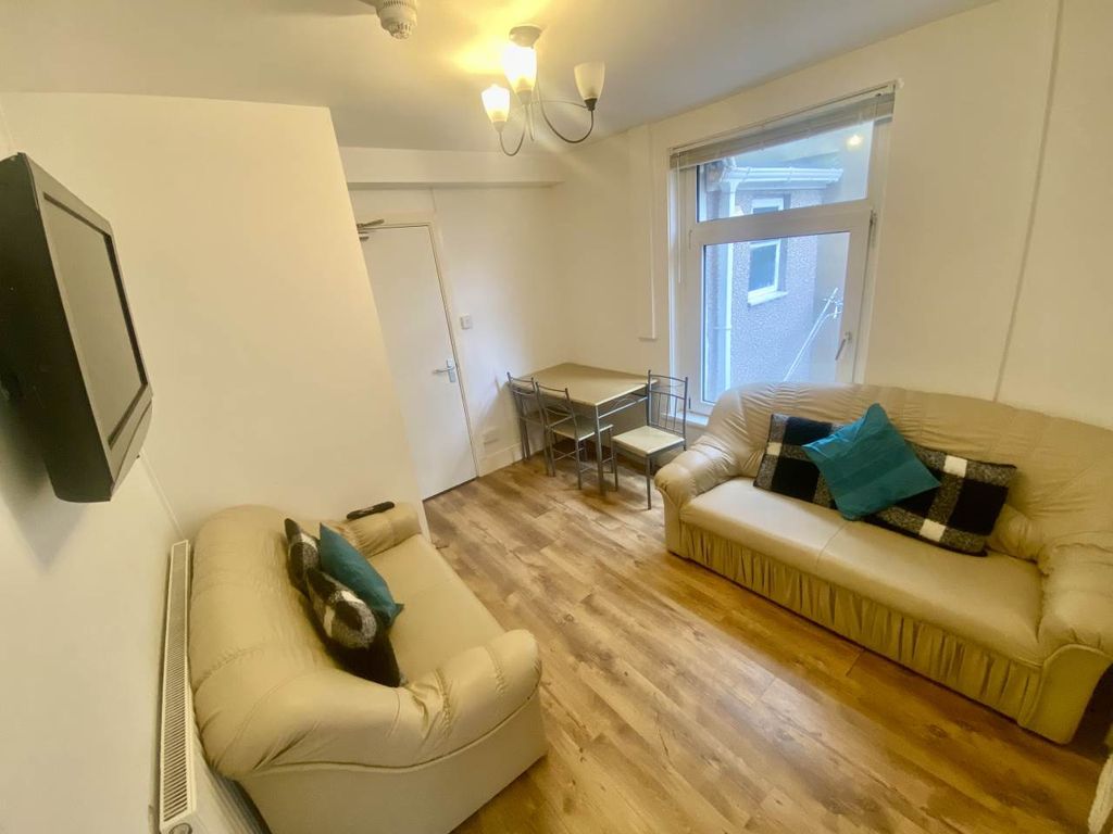 Property photo 3 of 17 Img_8077