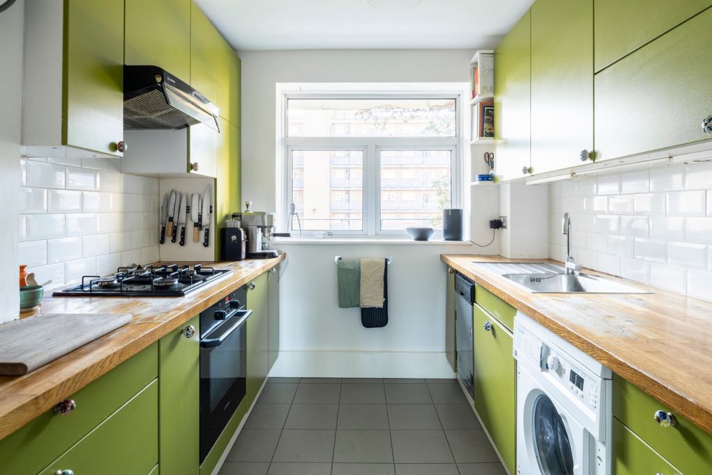Property photo 2 of 20 Kitchen
