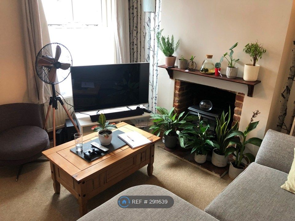 Property photo 3 of 13 Lounge 1