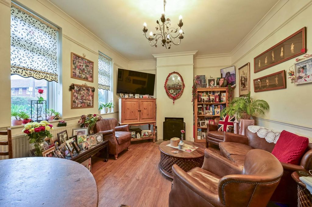 Property photo 2 of 11