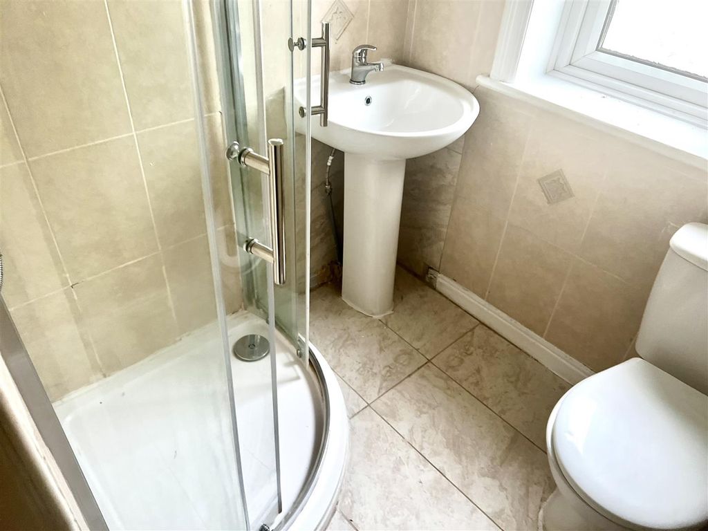 Property photo 2 of 15 Bathroom .Jpg