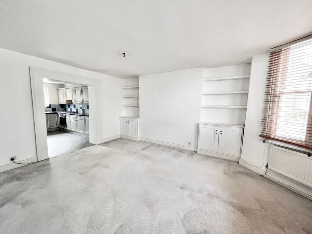 Property photo 3 of 12 Gallery