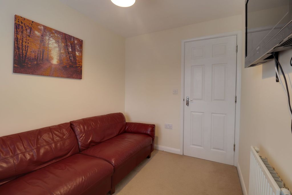 Property photo 3 of 11 Lounge