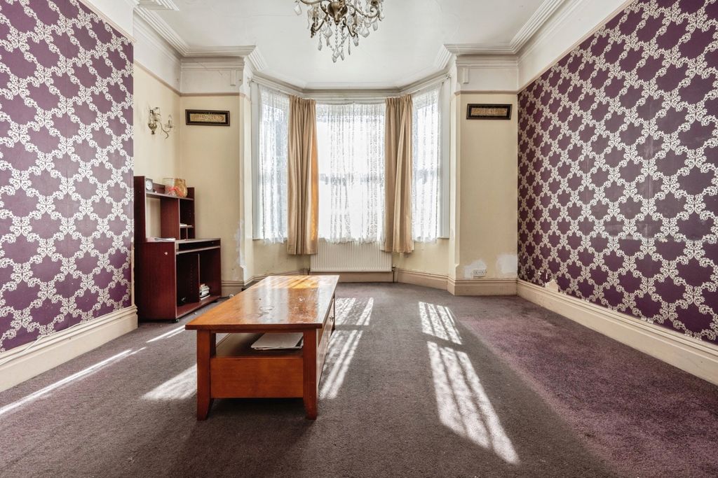 Property photo 2 of 17 Photo