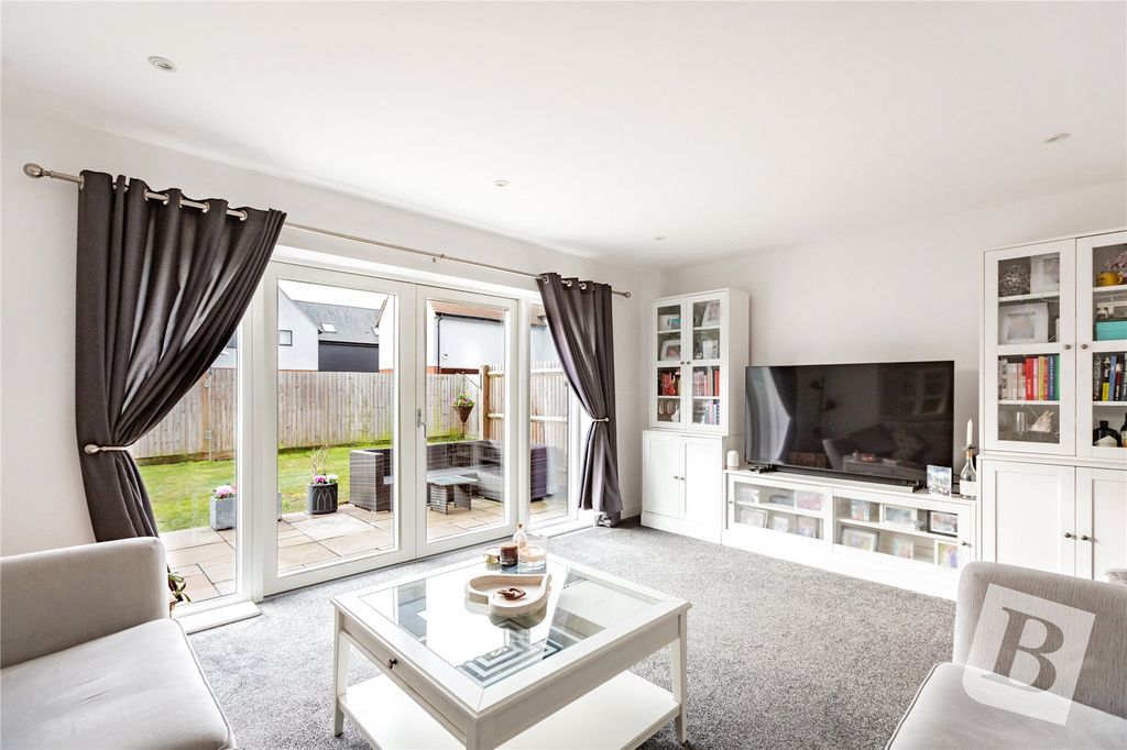 Property photo 1 of 20 Living Room