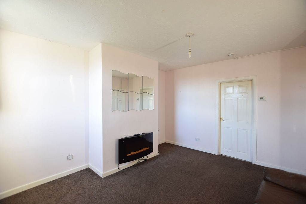 Property photo 2 of 6 Living Room