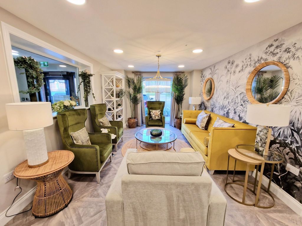 Property photo 3 of 7 Communal Lounge