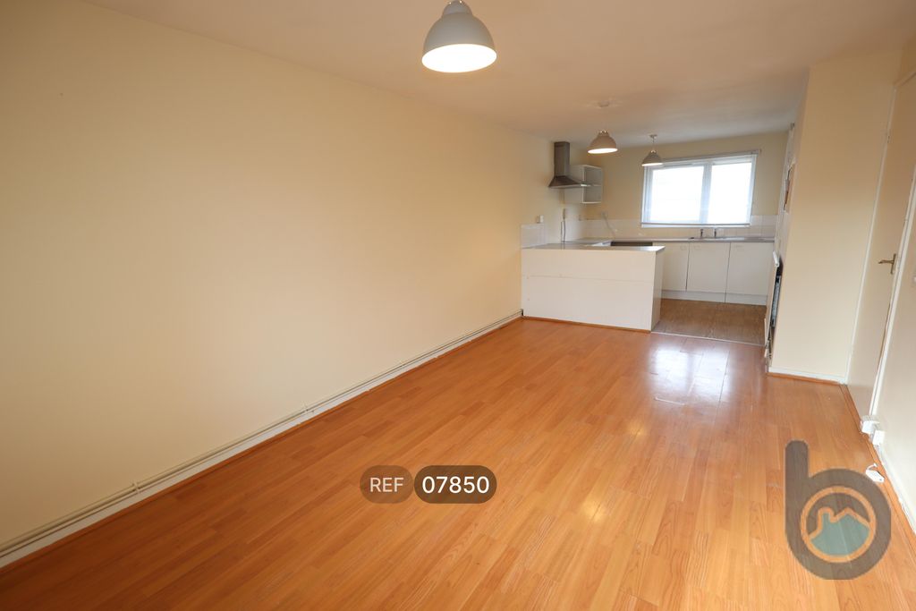 Property photo 2 of 15 Kitchen / Lounge