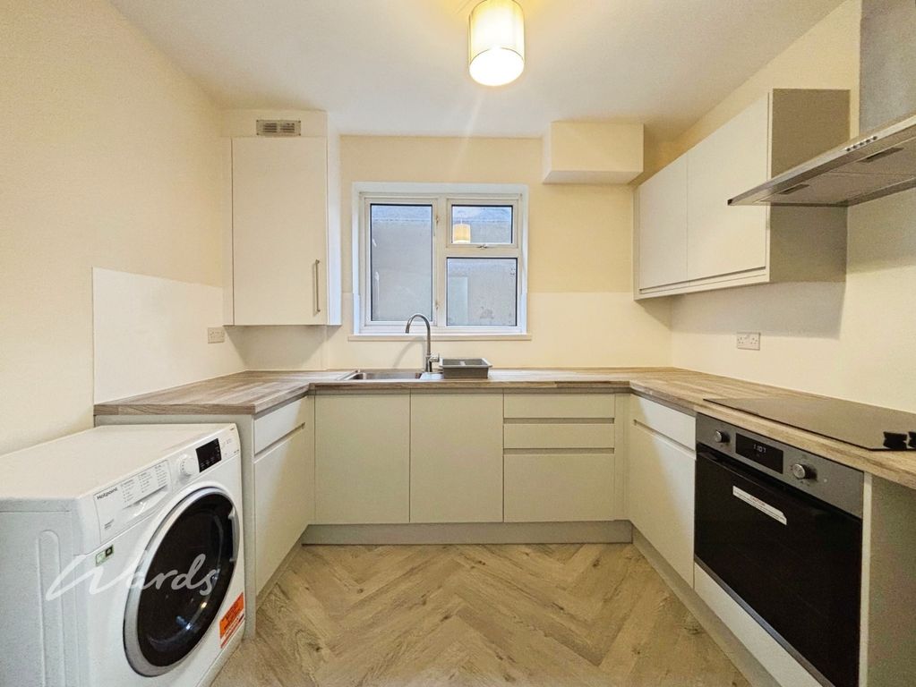 Property photo 3 of 6 Kitchen