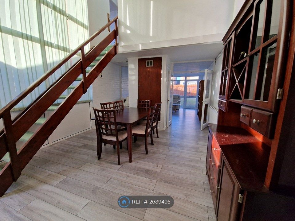 Property photo 2 of 16 Hallway - Dining