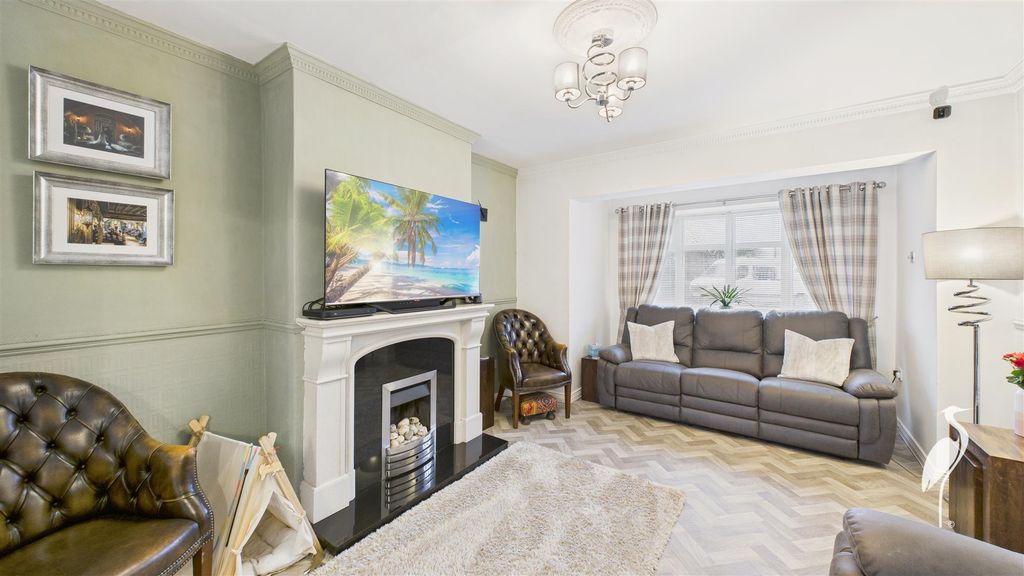 Property photo 2 of 27 Lounge