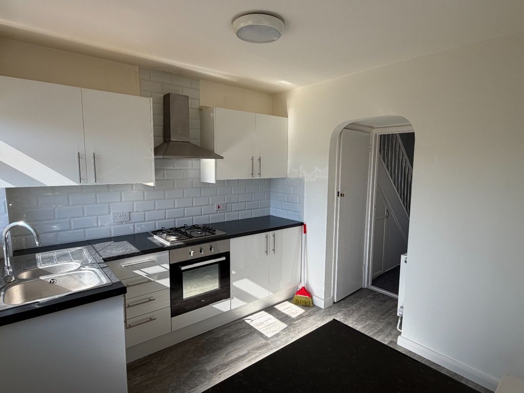 Property photo 2 of 11 5015631