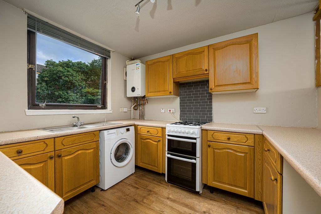 Property photo 3 of 9 Kitchen
