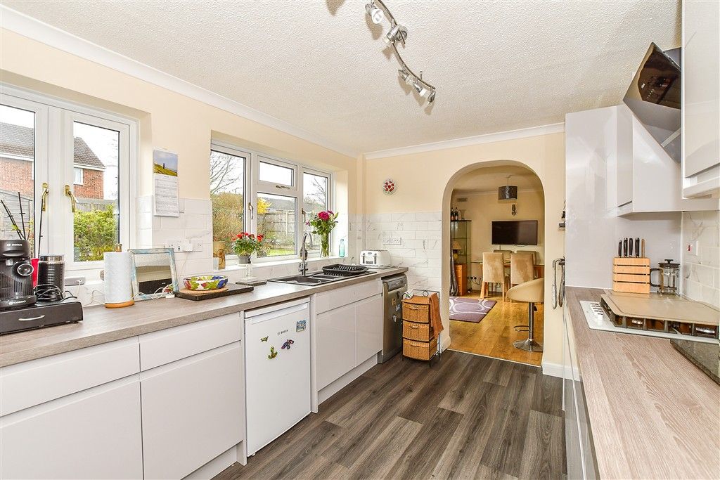 Property photo 3 of 11 Kitchen